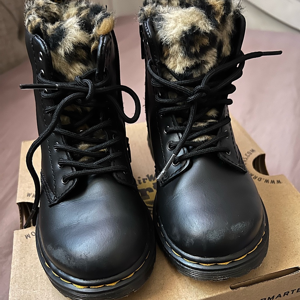Dr. Martens 1460 Serena Fluff Leather boots